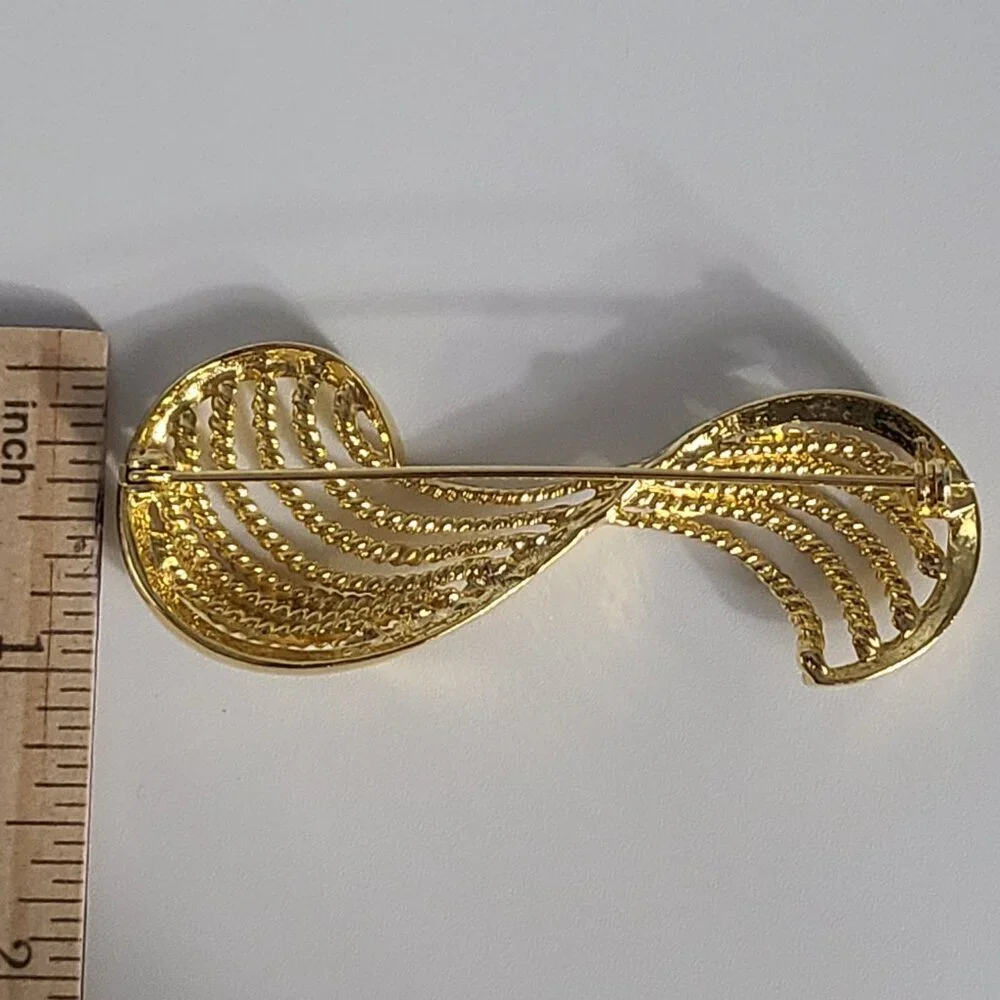 Brooch Pins Gold Tone Swirls - Birds Doves Silver Tone - Lot of 4